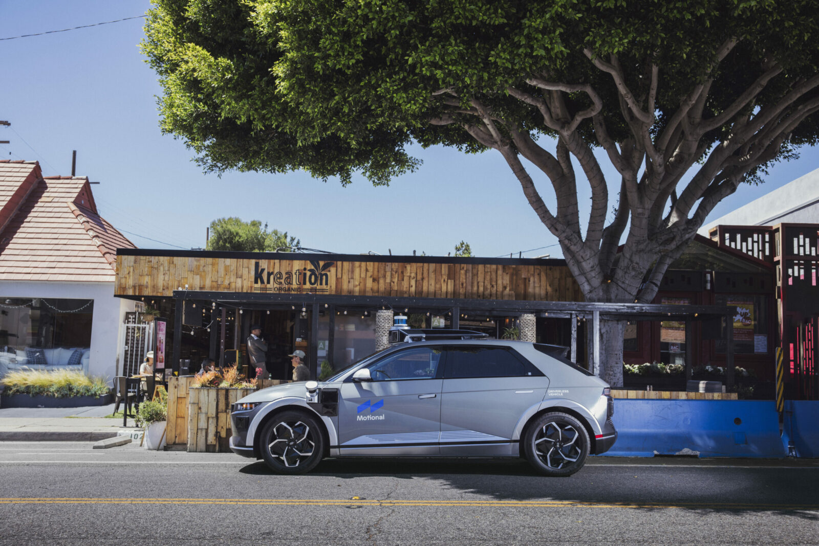Uber Signs 10-year Deal with Motional for Driverless Cars