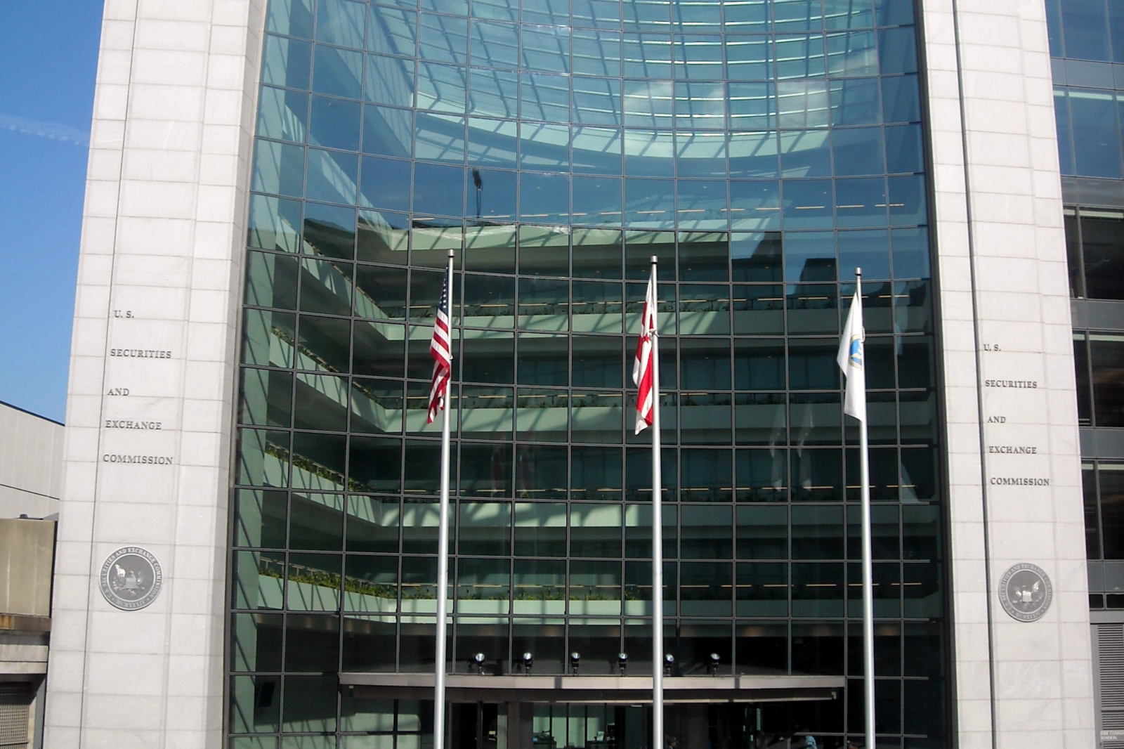 SEC’s Push to Scrutinize Fund Names Brings Out Industry Dissenters