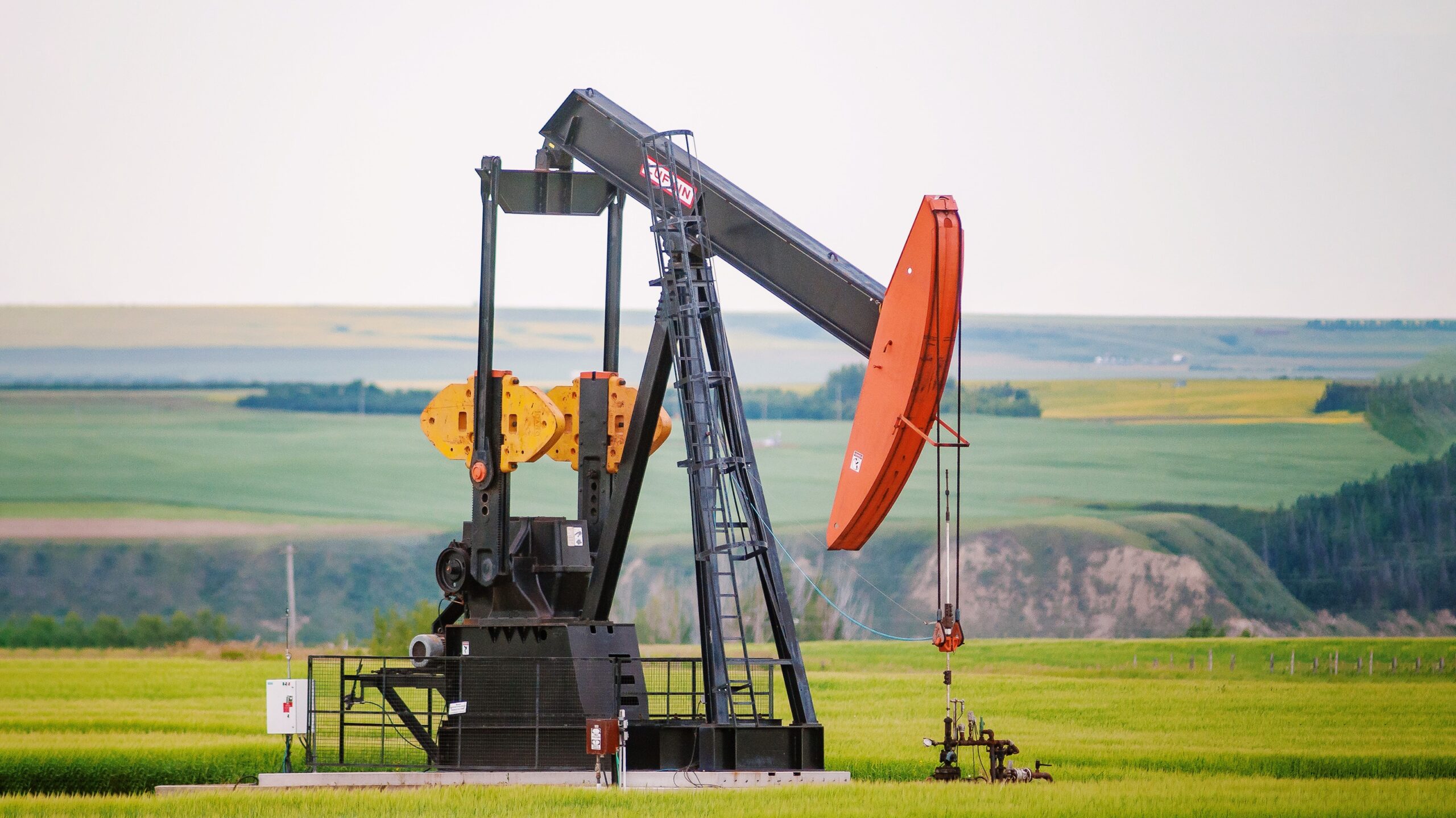 Photo of an oil rig