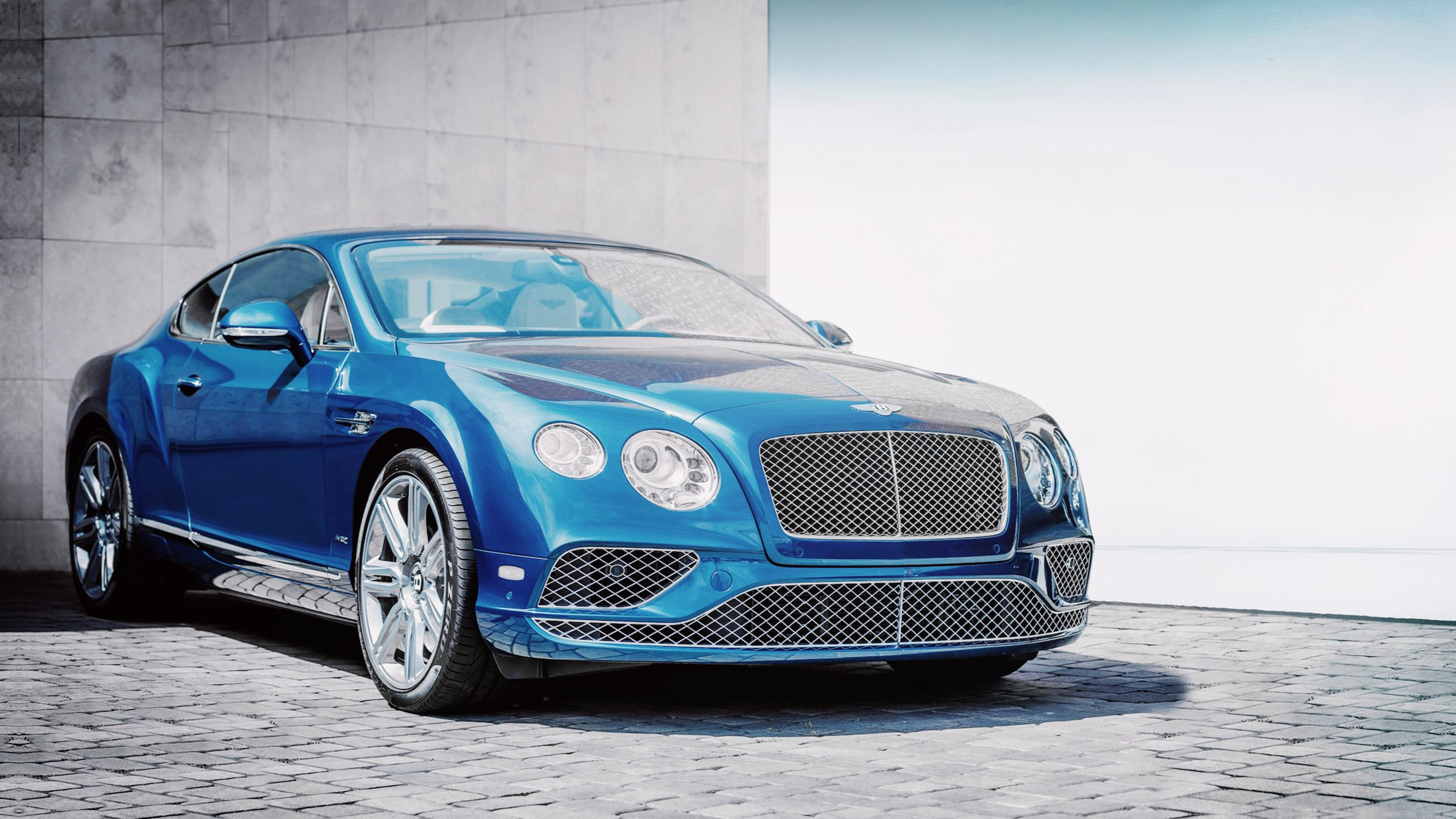 Photo of a blue Bently car