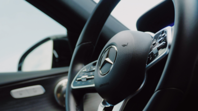 Mercedes-Benz Profits Drop More than 50% in Third Quarter