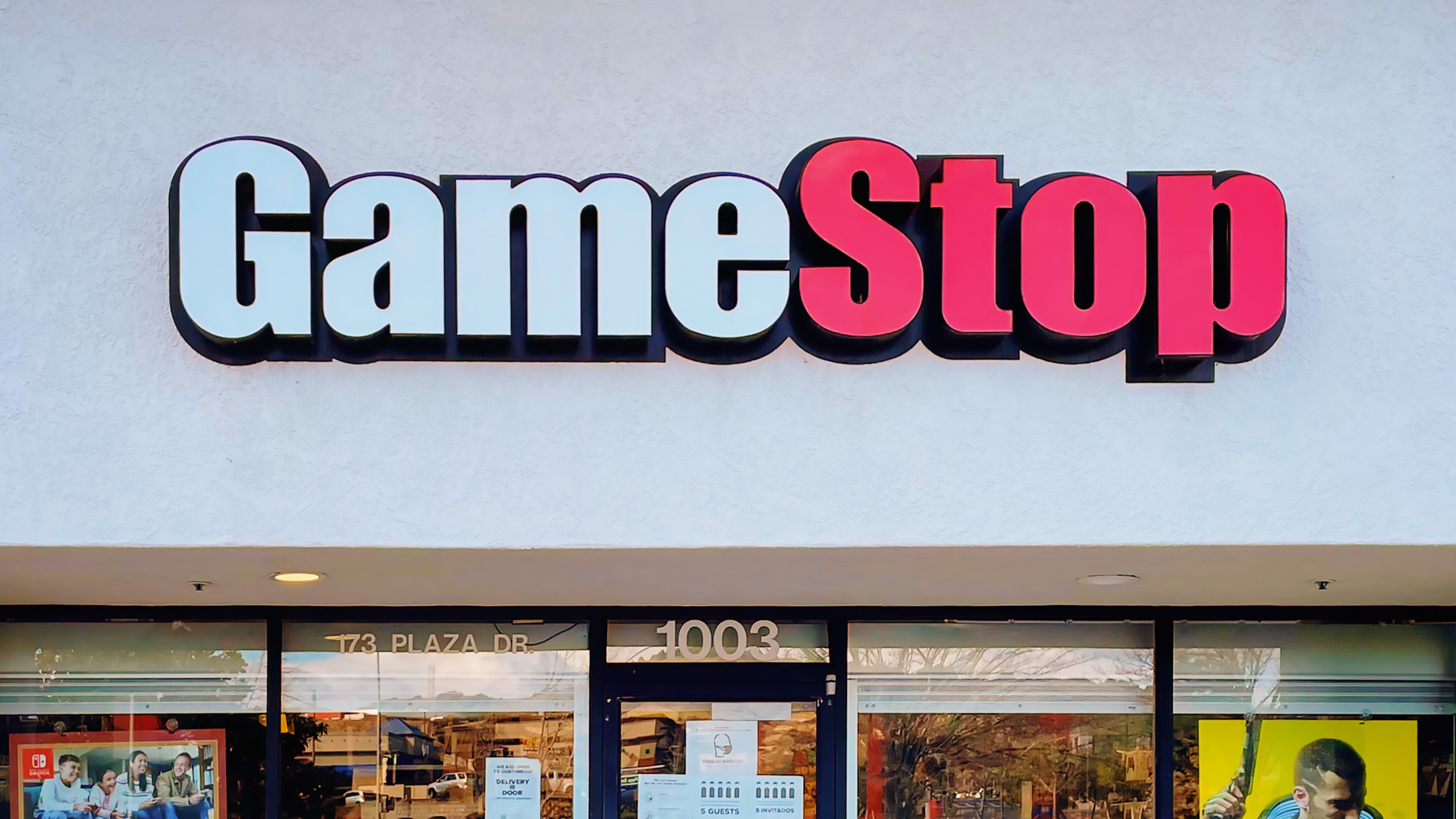 Photo of a GameStop storefront