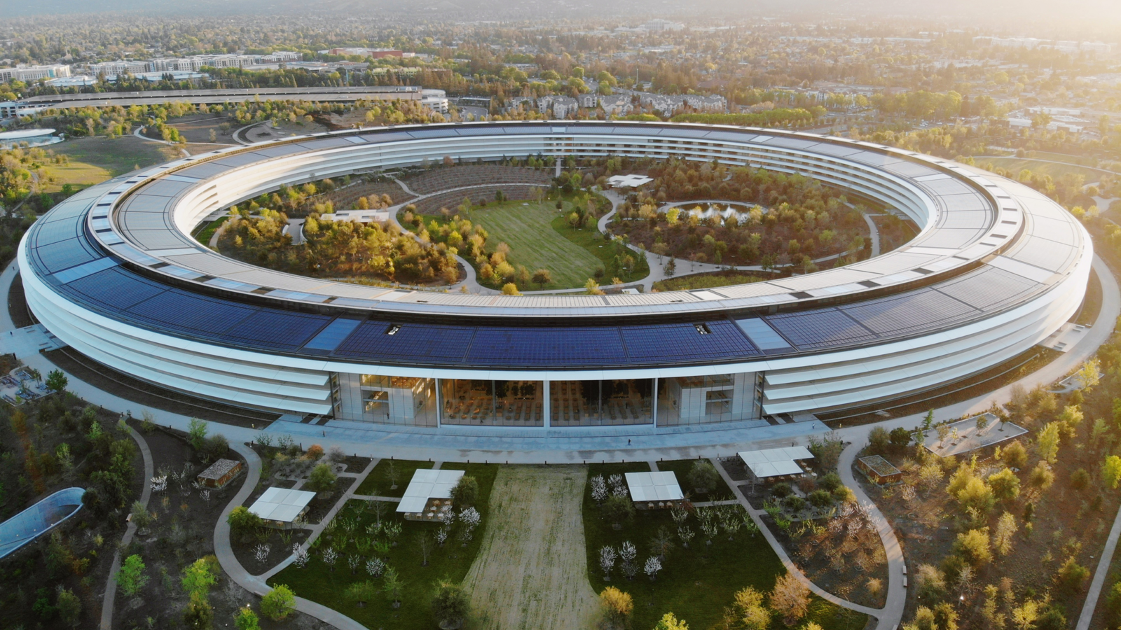 AI Sends Apple’s Share Price Soaring
