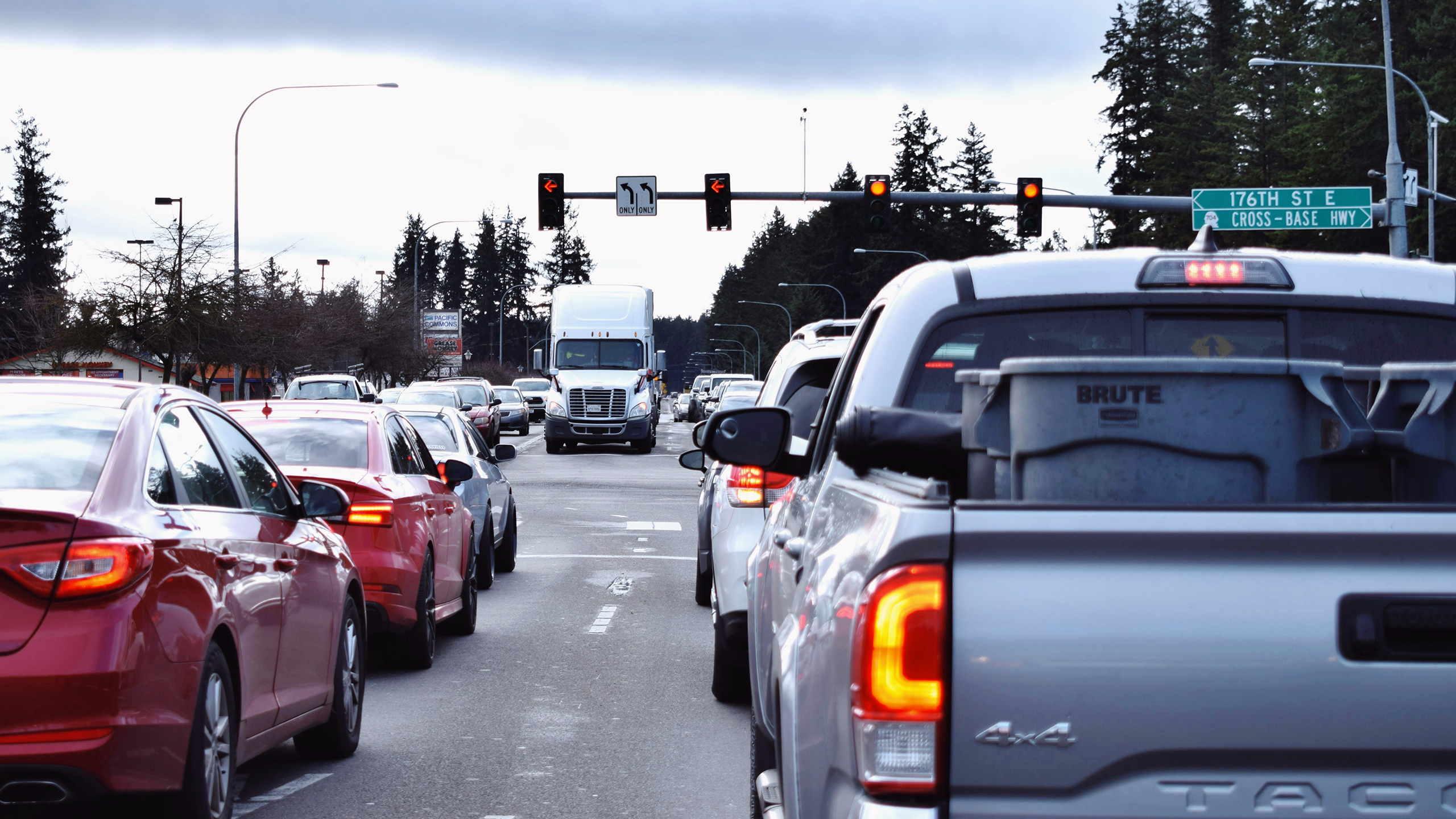 Photo of cars sitting in traffic at a red light