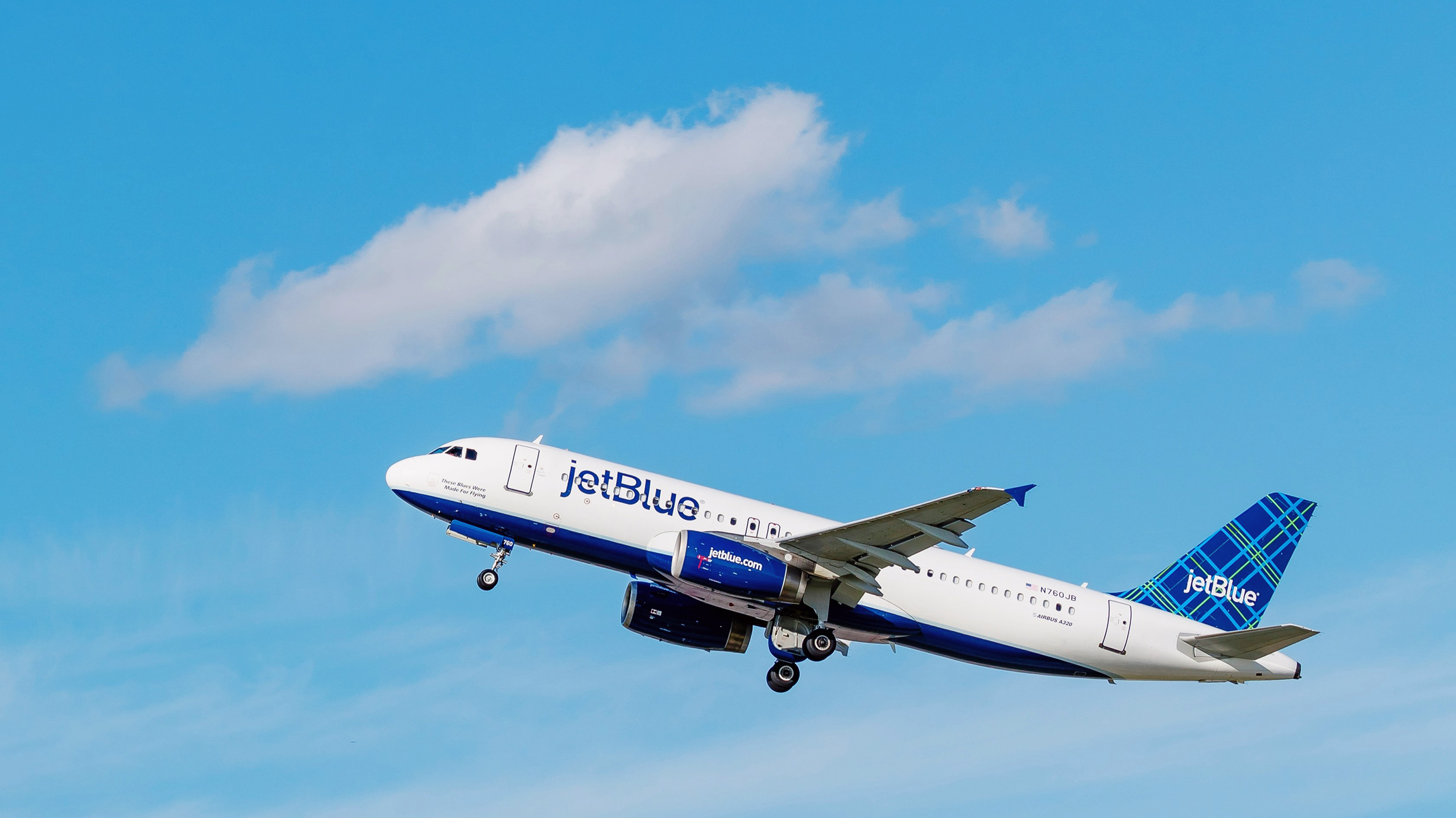 Photo of a JetBlue flight in takeoff