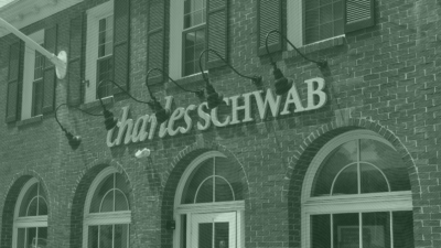 Schwab Wants in on Vanguard’s ‘Massive’ Share-Class Edge