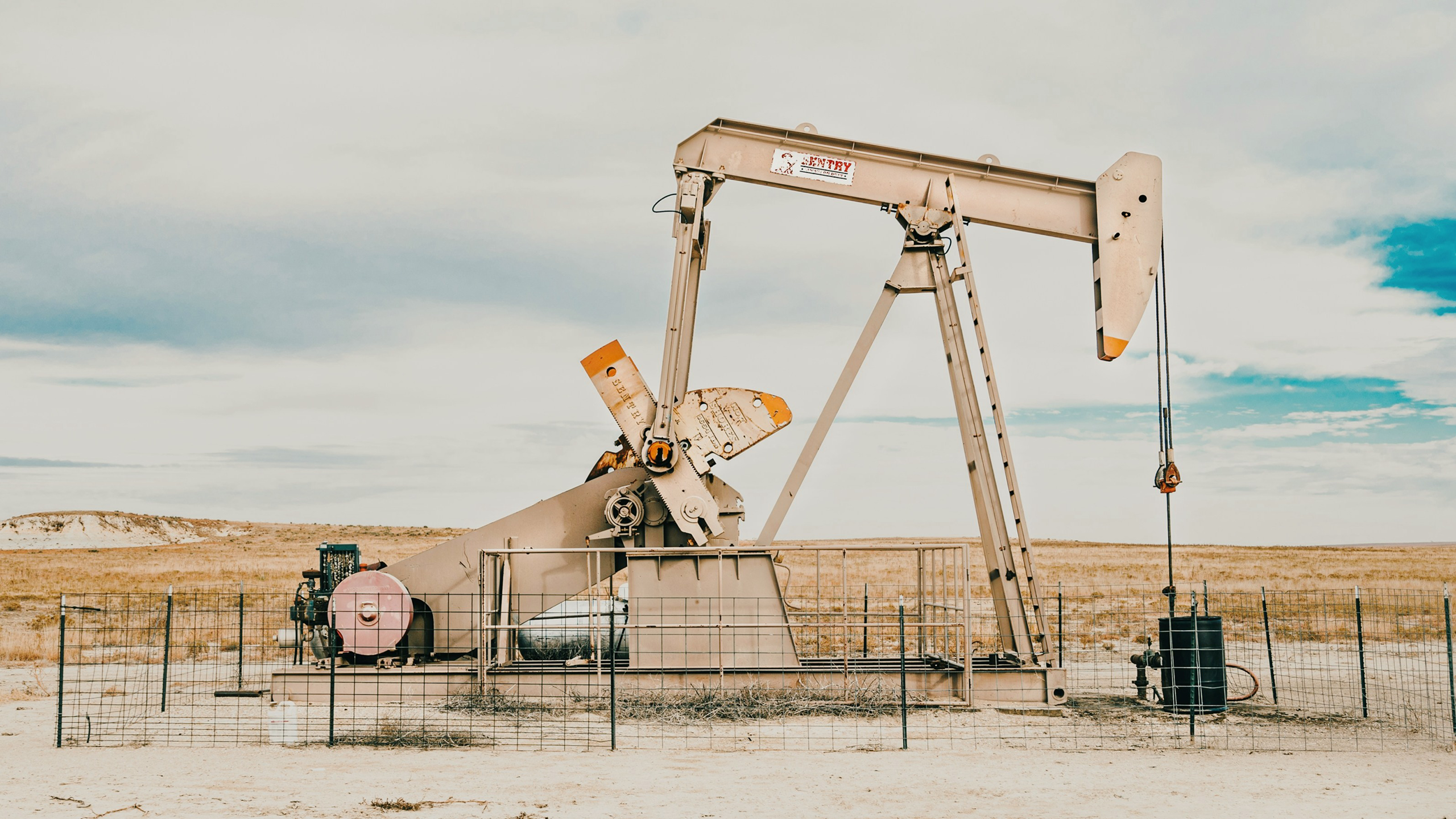 Photo of an oil rig