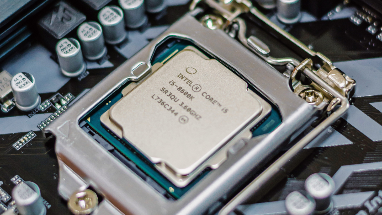 Intel’s Bad Year Keeps Getting Worse and Worse