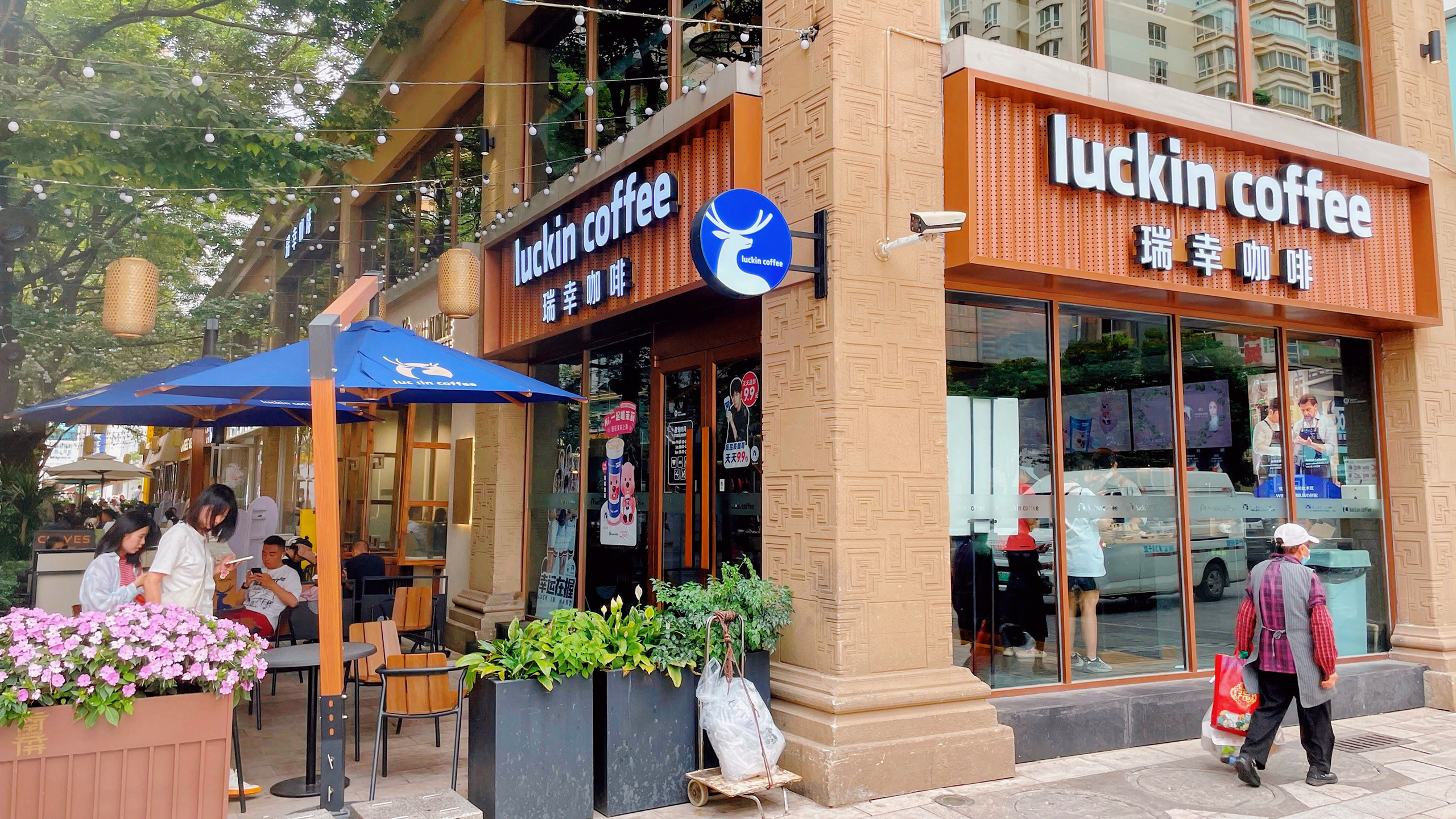 Photo of a Luckin Coffee shop
