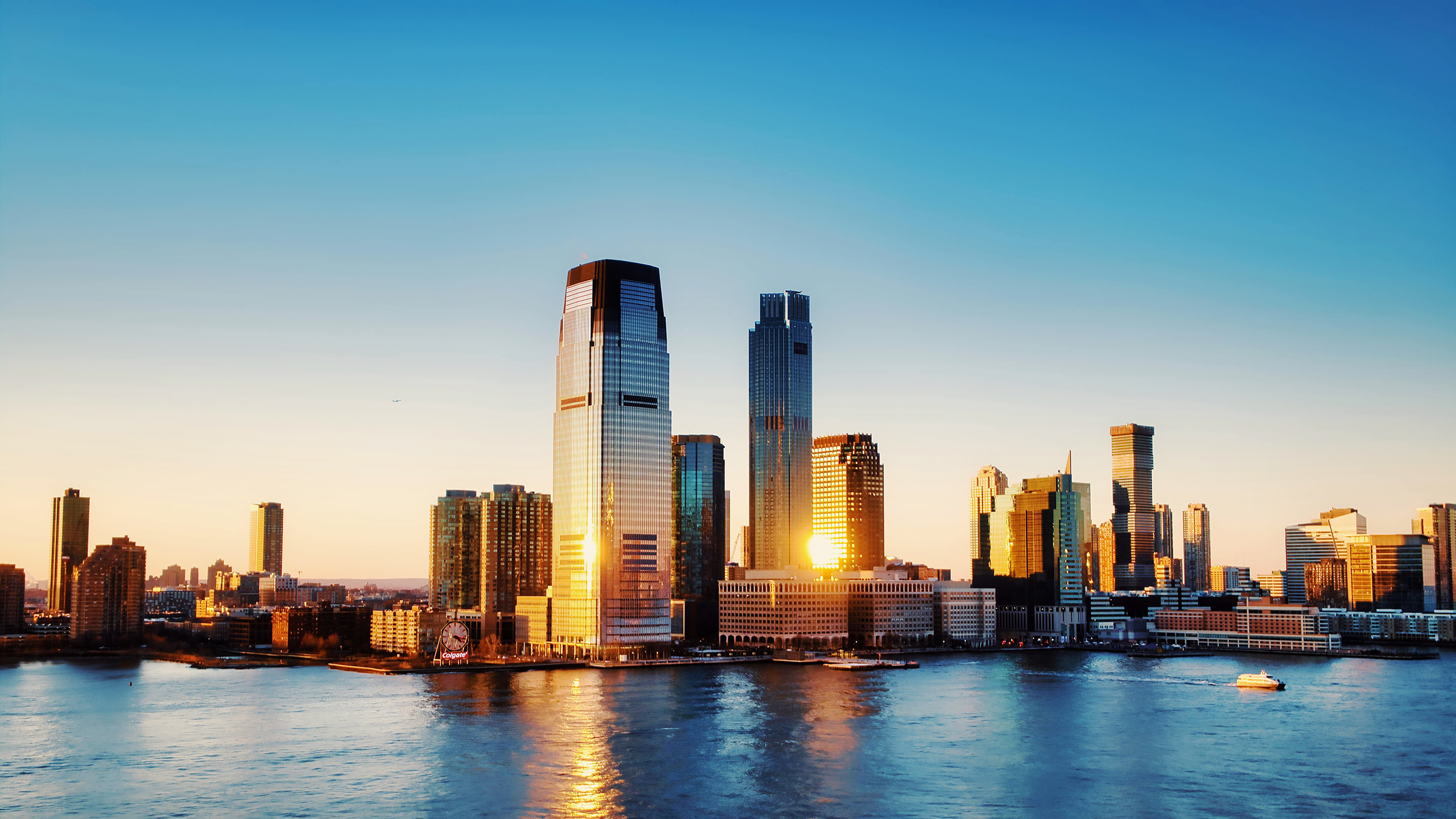 Photo of the Goldman Sachs building and surrounding skyline