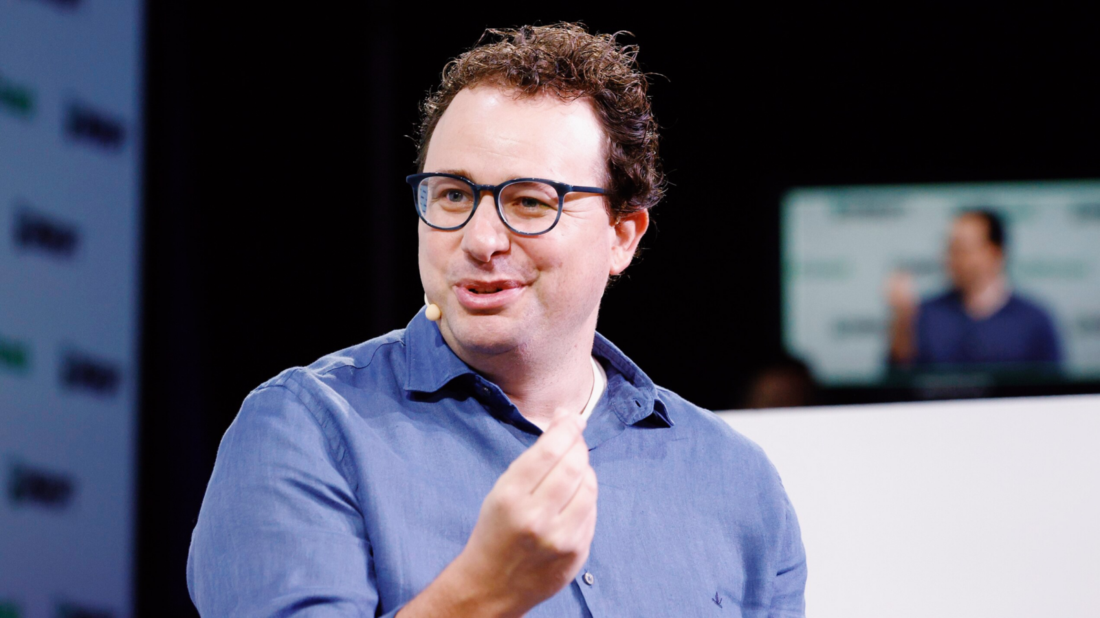 AI Startup Anthropic to Partner With Palantir, AWS to Sell to Intelligence and Defense Agencies