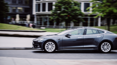 Tesla Rides Higher on Self-Driving Regulation Report