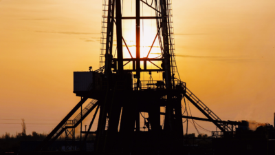 Oil Prices Trapped Between Falling US Crude Inventories and Rising Gasoline Stockpiles