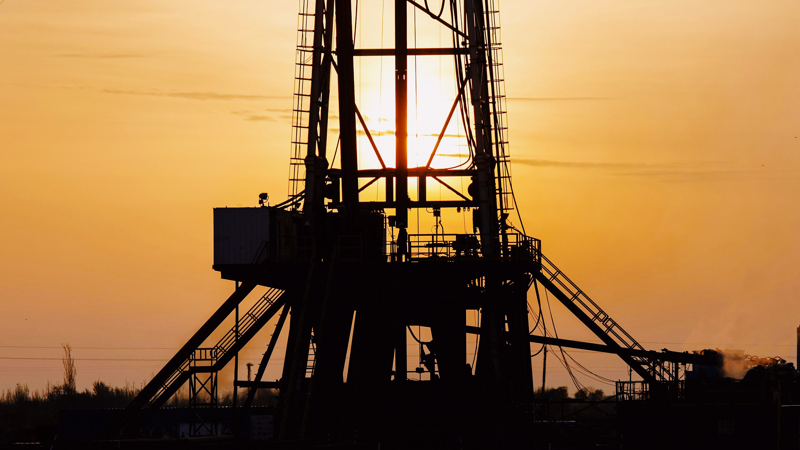 Photo of an ERIELL oil rig