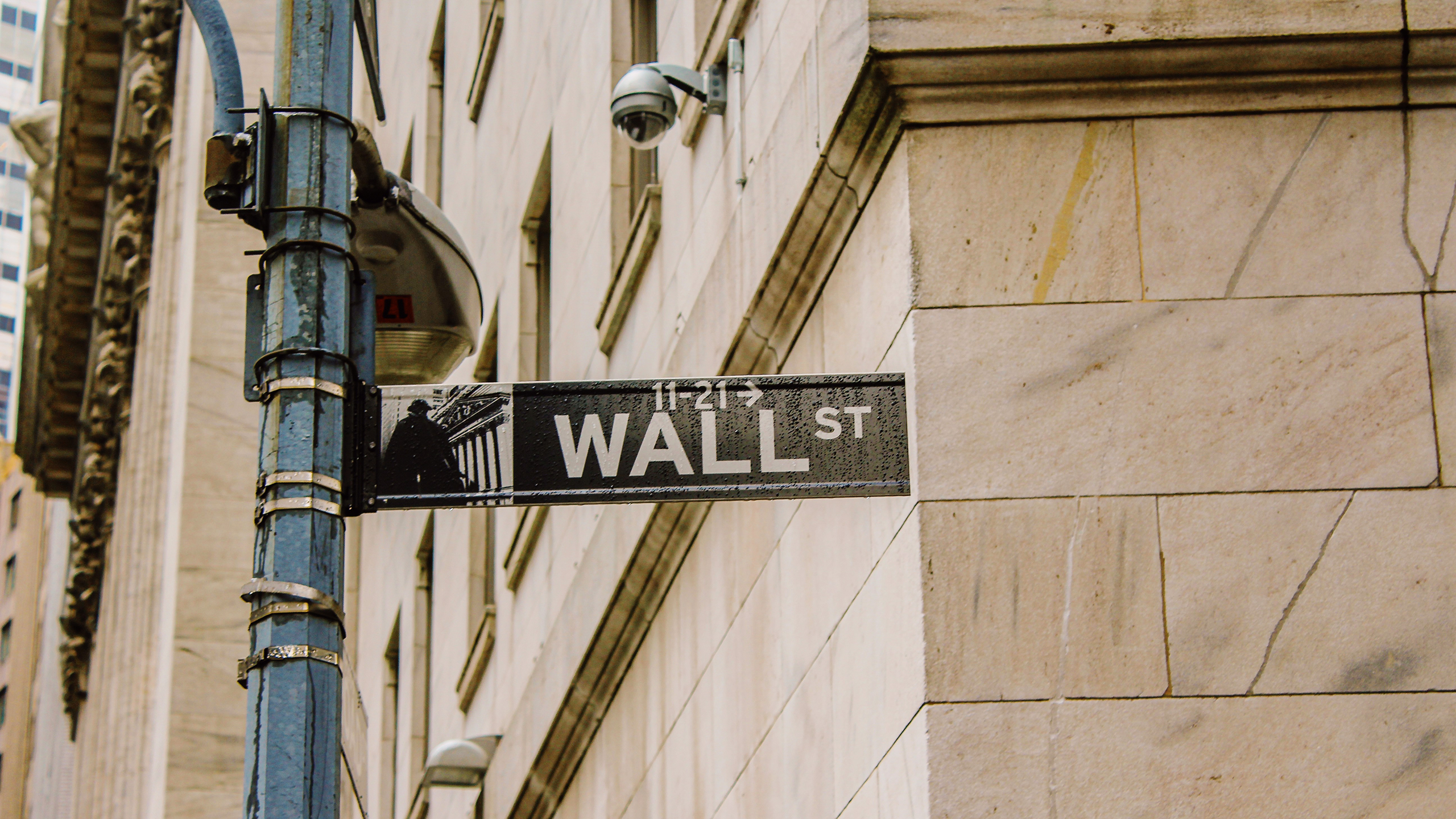 Photo of a Wall Street sign