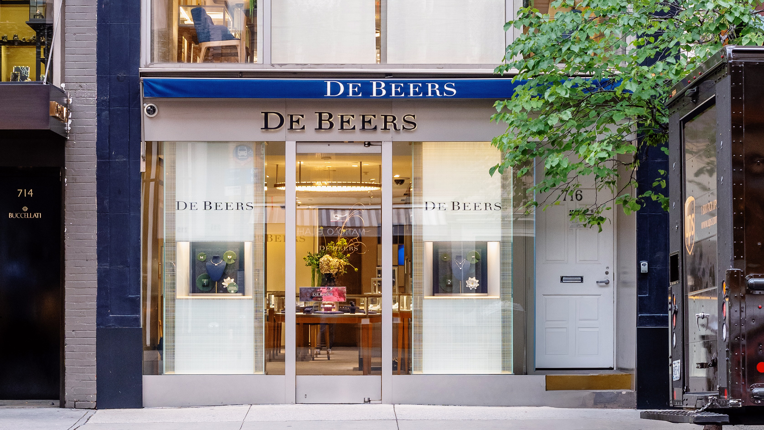 Photo of a De Beers store
