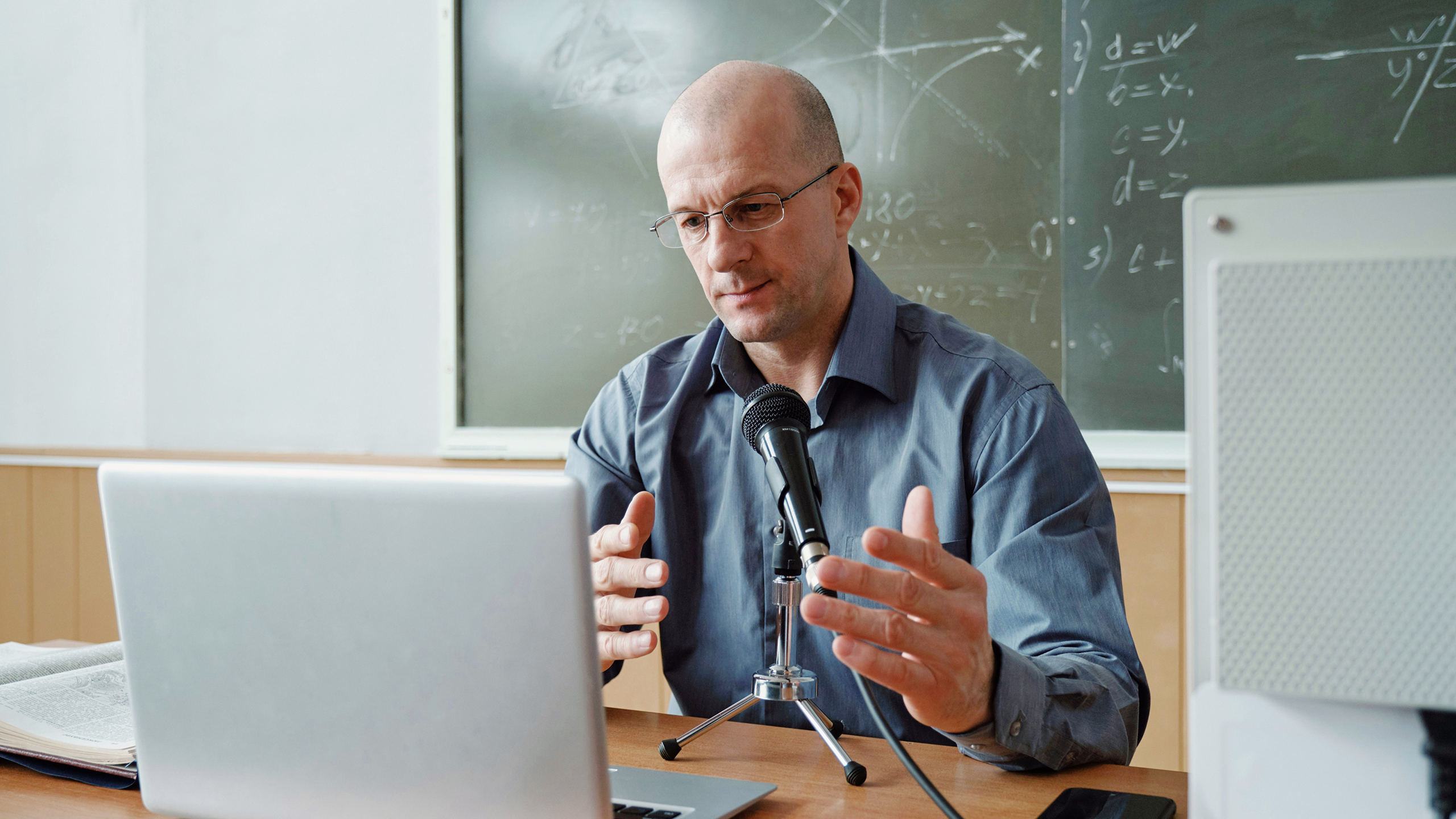 Photo of a teacher giving an online lecture