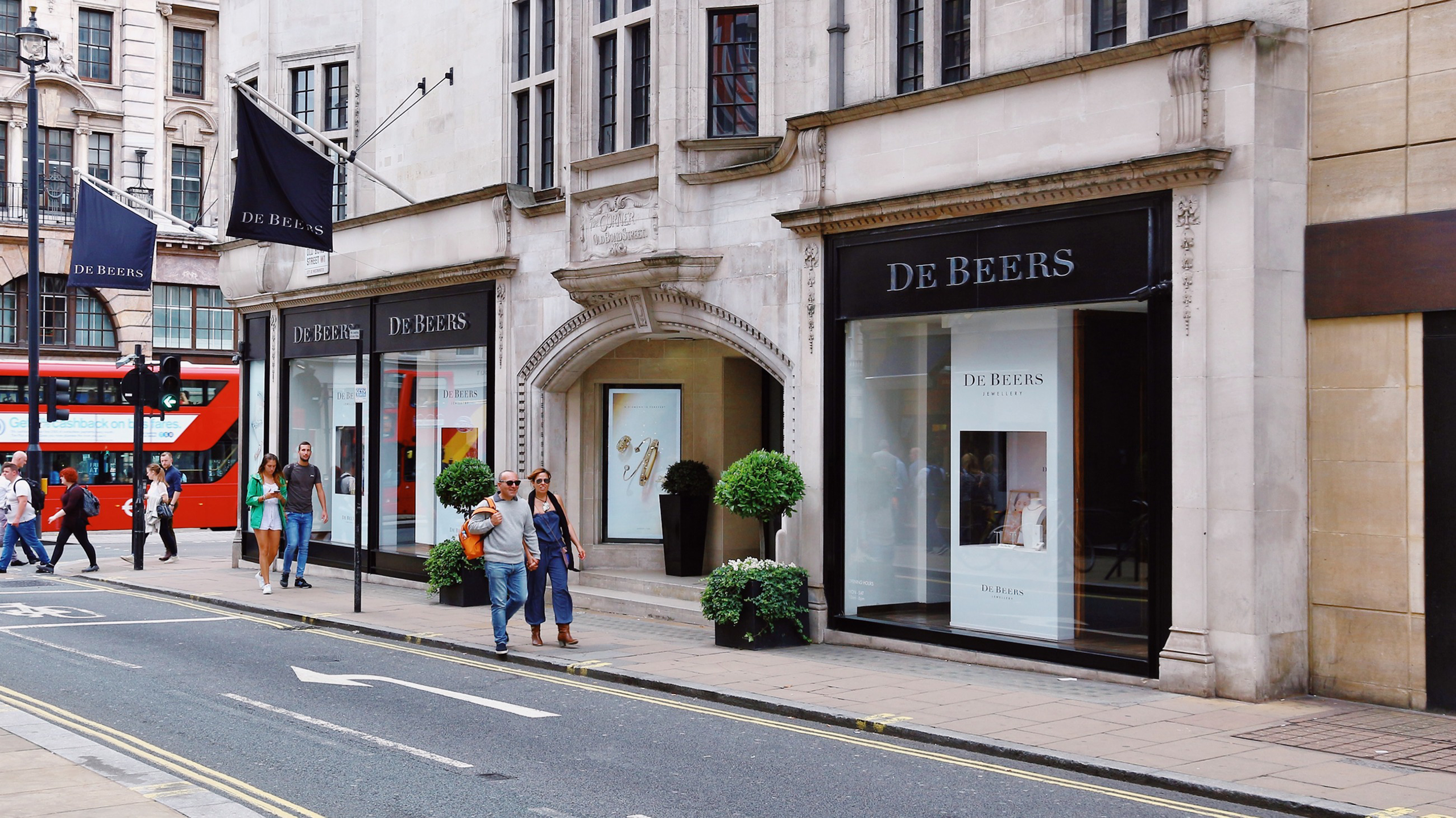 Photo of a De Beers store