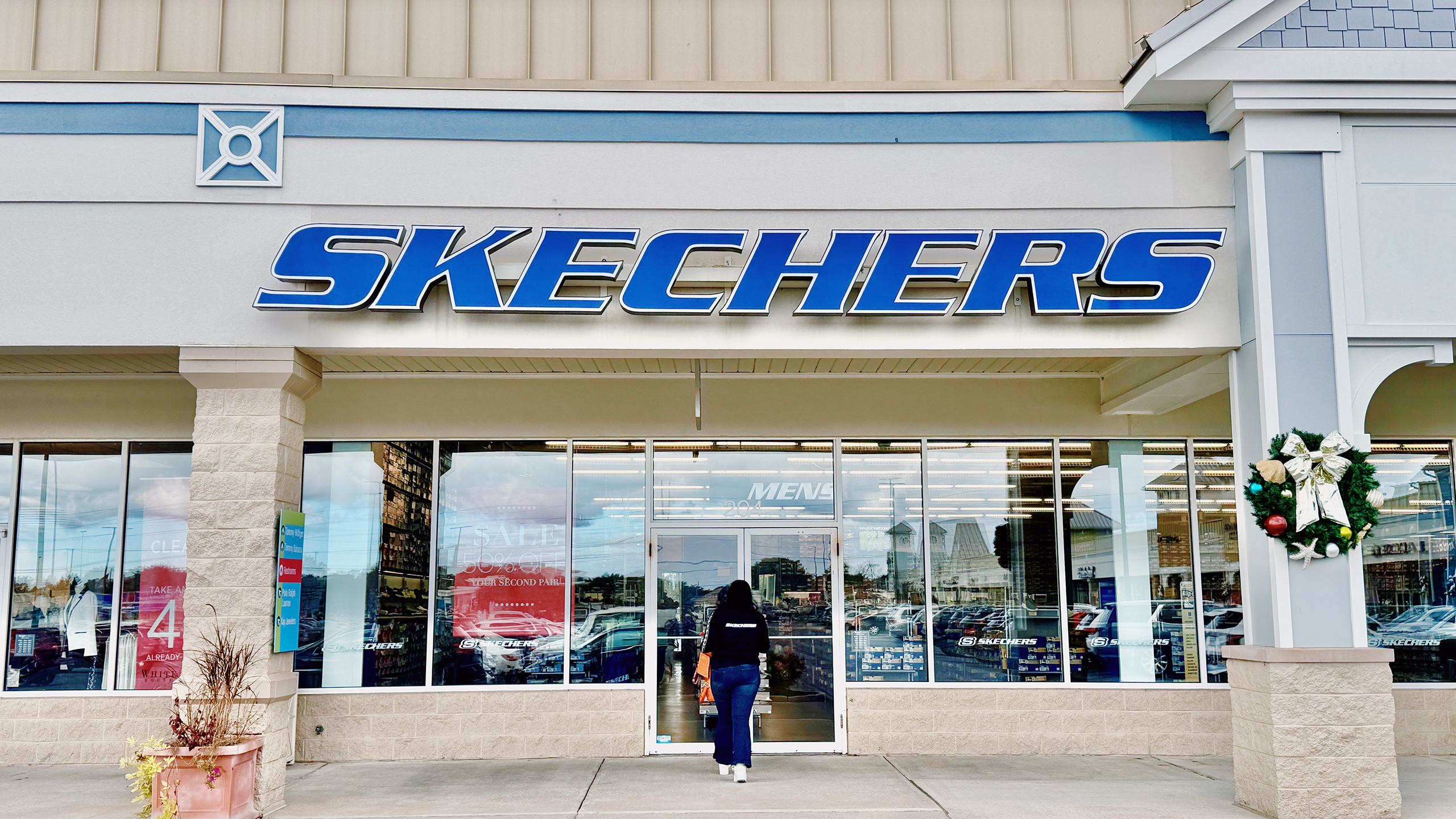Photo of a Sketchers store