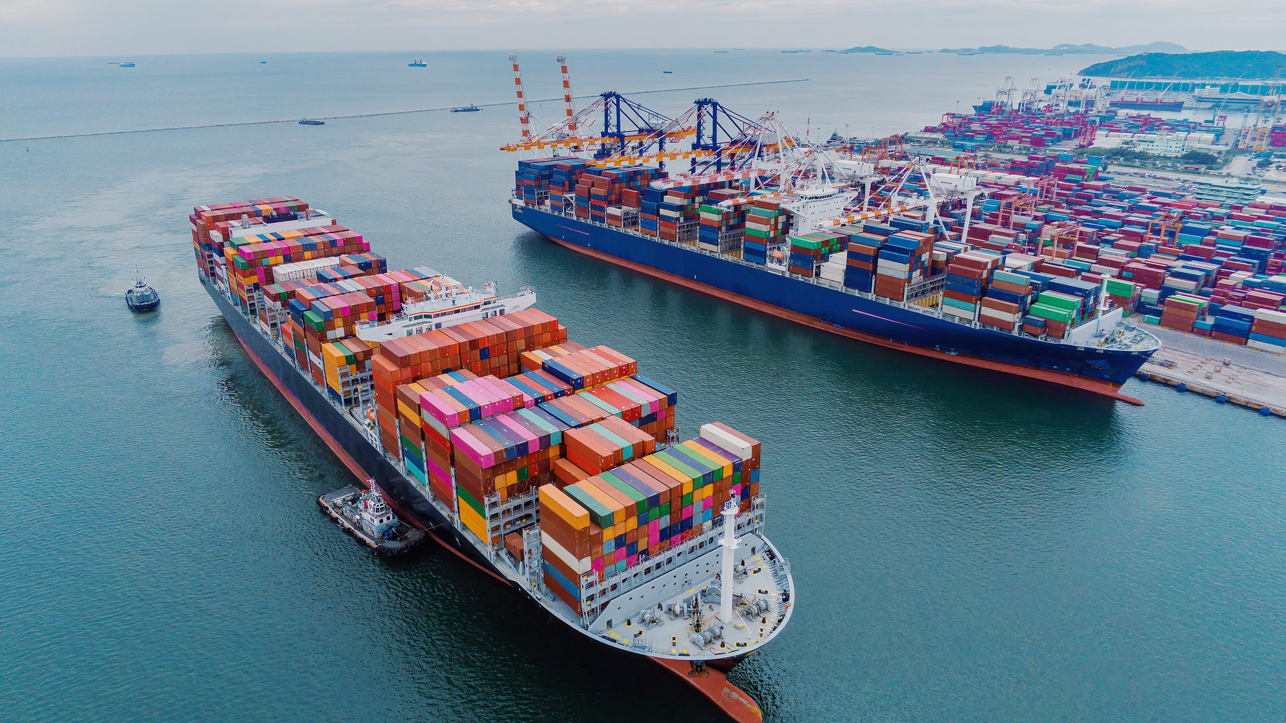 Photo of a cargo ship carrying shipping containers