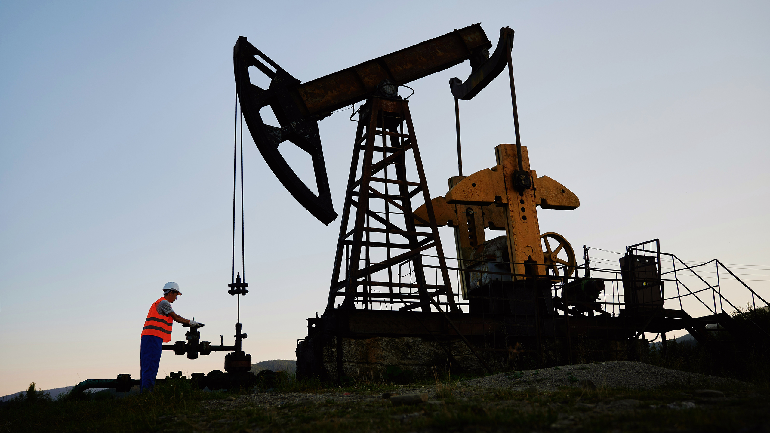 Photo of an oil rig