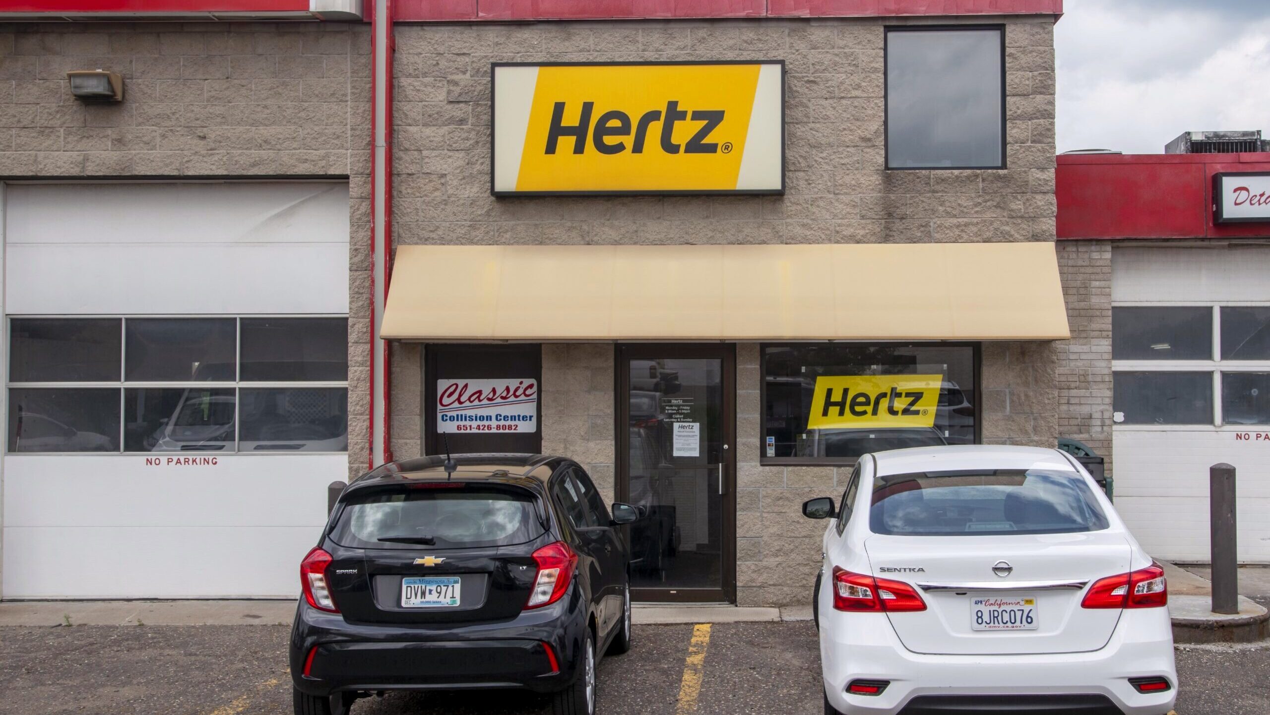 Photo of a Hertz rental car location.