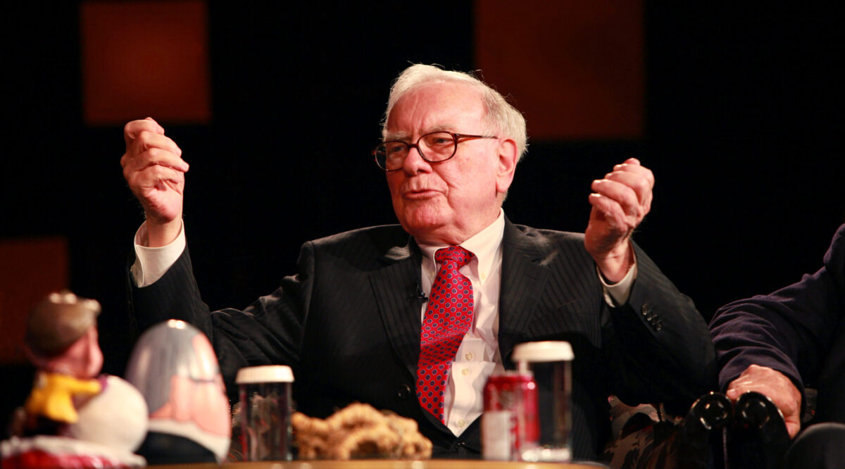 Berkshire Shares Tumble as Buffett Has Five Months Left at the Helm to Make a Big Deal