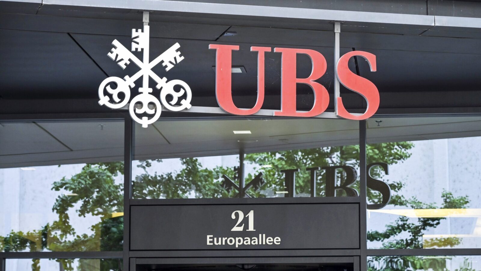 Self-Help or Self-Sabotage? Activist’s Proposal for UBS to Leave Switzerland Risks Spiking Costs