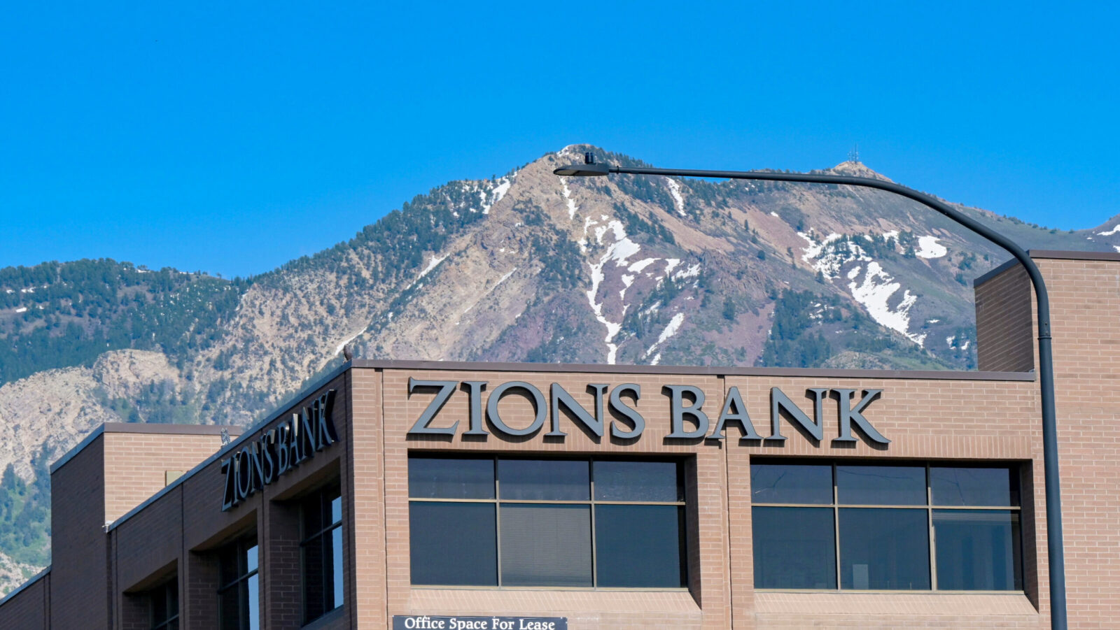Upbeat Regional Bank Earnings Calm Fears of ‘Cockroach’ Loan Infestation