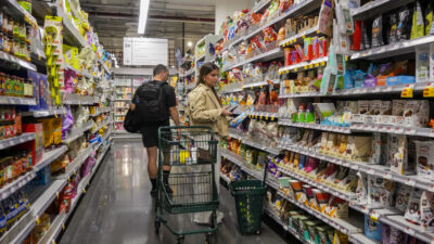 Fed’s Beige Book Buoys Rate-Cut Hopes Amid Economic Data Blackout