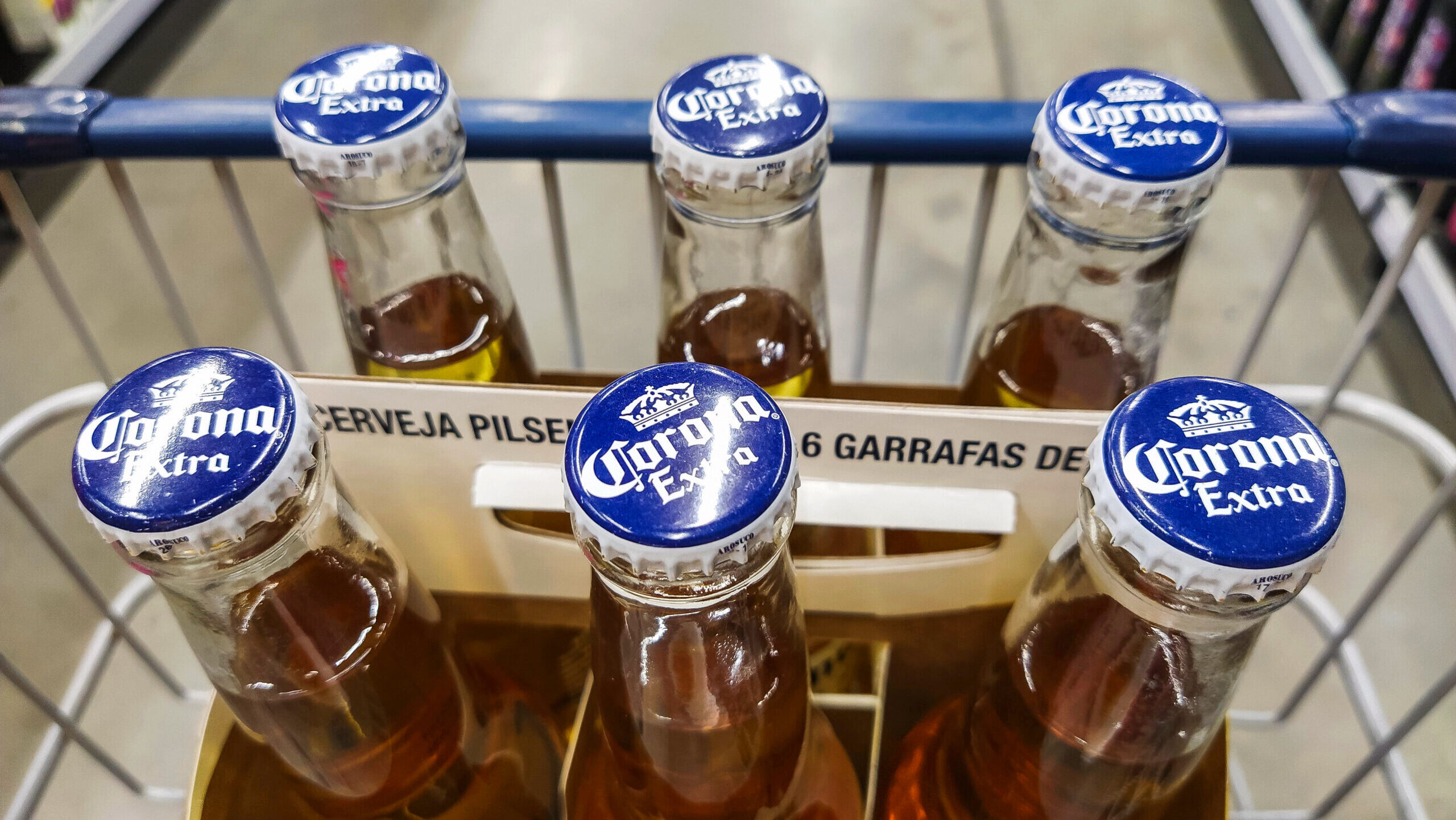 Photo of a six-pack of Corona Extra beer.