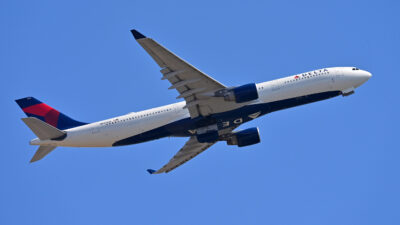 Delta Bookings Show Luxury Travel May Insulate Airlines From Gloomy Consumers’ Cost-Cutting