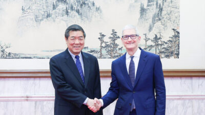 Apple Amps Up China Ops Despite Trade Tensions