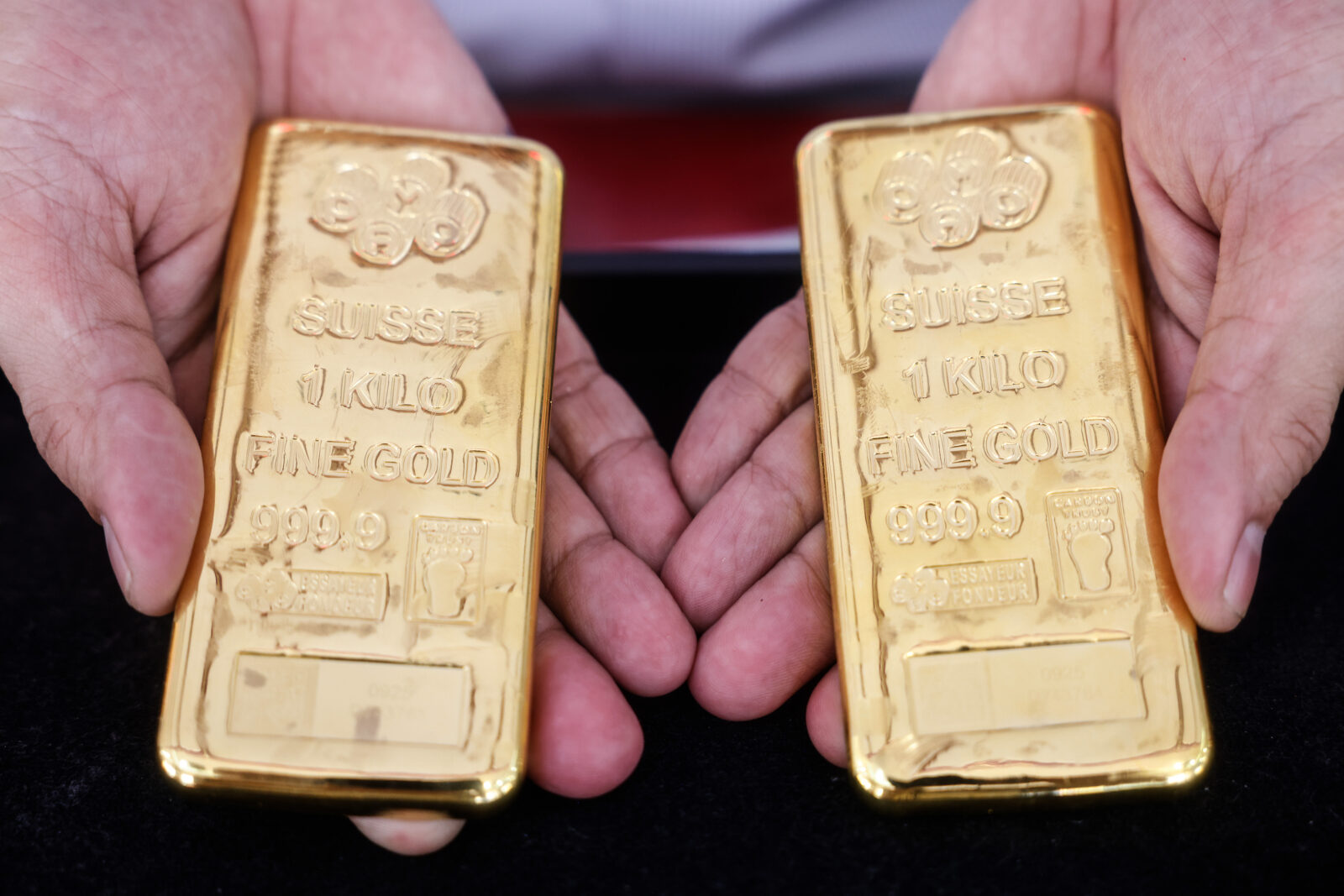 Bubble Worries Fail to Break Wall Street’s Gold Dust Fever