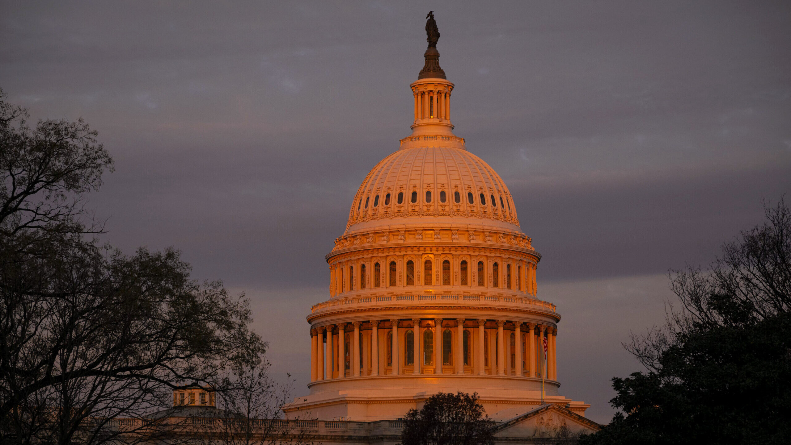Photo of the US Capitol building.