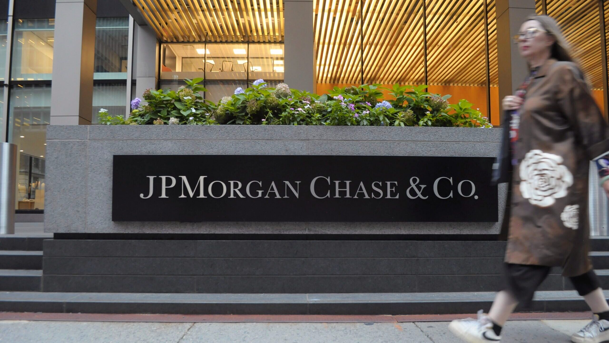 Photo of the JPMorgan Chase office building in Manhattan, New York City.