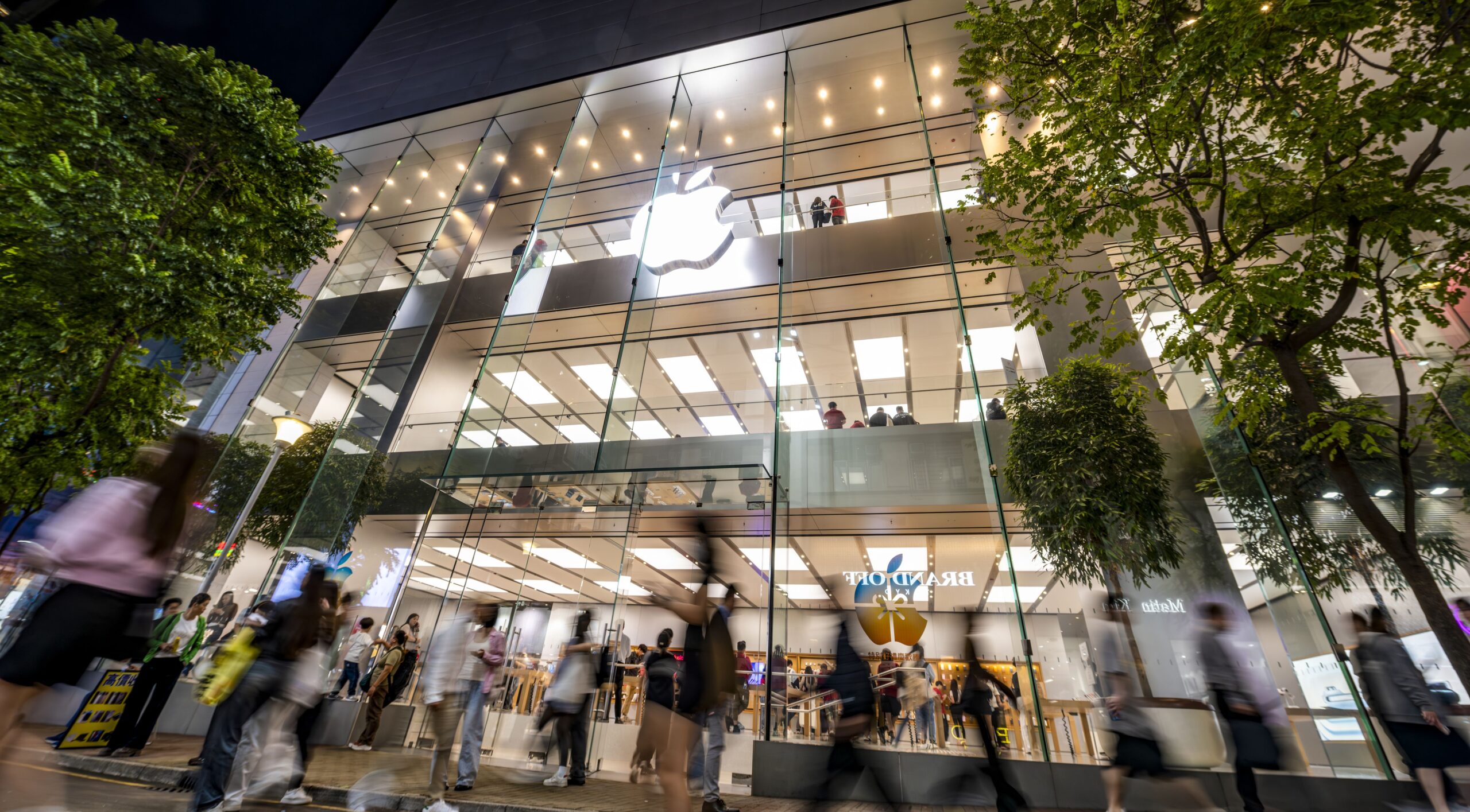 Photo of Apple store exterior.