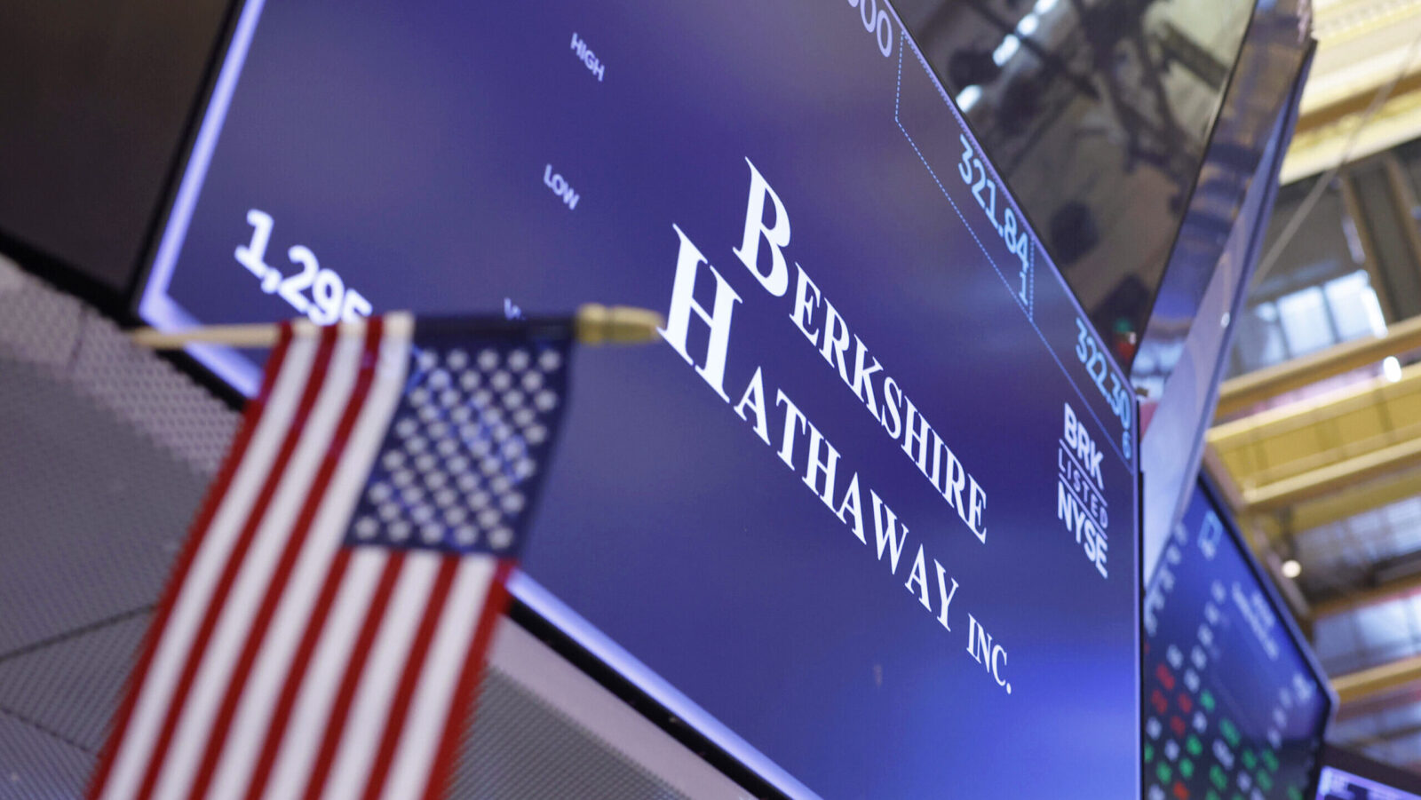 Berkshire’s Annual Meeting Shines Spotlight on Buffett Successor Greg Abel