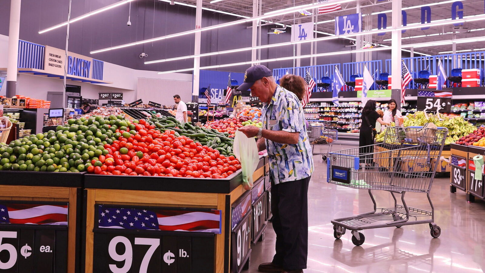 Walmart Rattles Investors with Slowing Sales-Growth Forecast