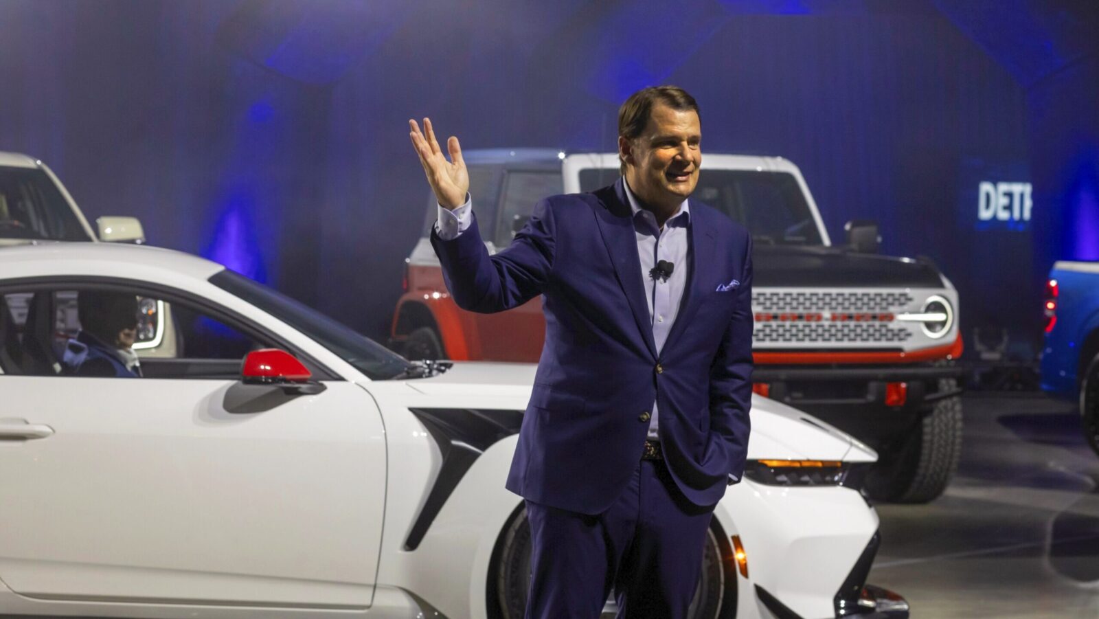 Ford Weathers Electric Shock, Boosting Forecast Amid Defense Contracts, Energy Initiatives