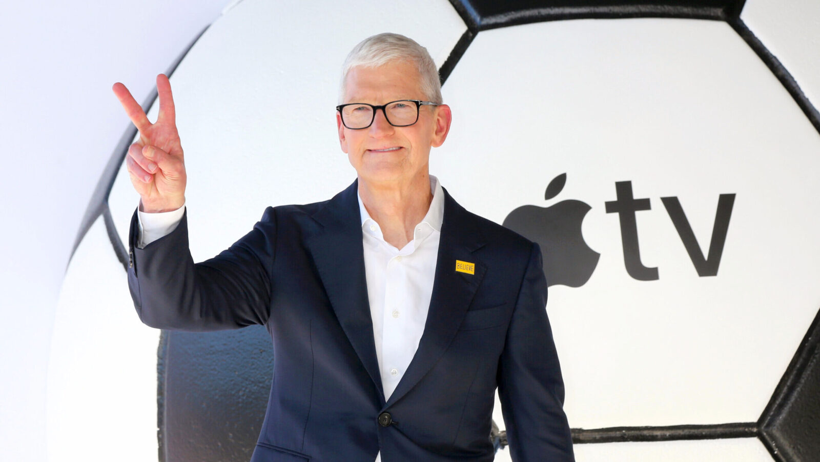 With Apple Back on Top, CEO Tim Cook Preps for Earnings Curtain Call