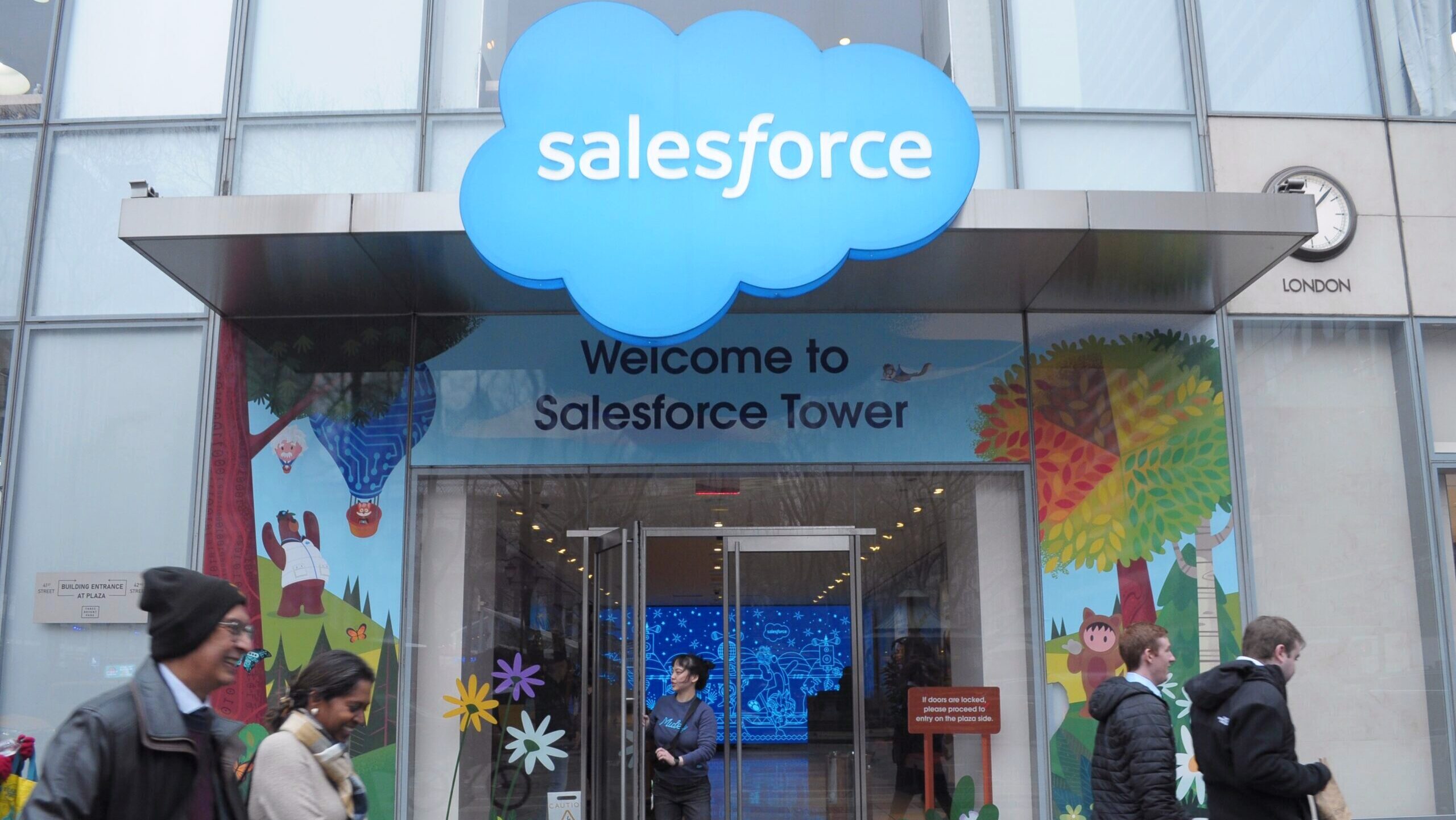 Photo of the Salesforce Tower in Manhattan.