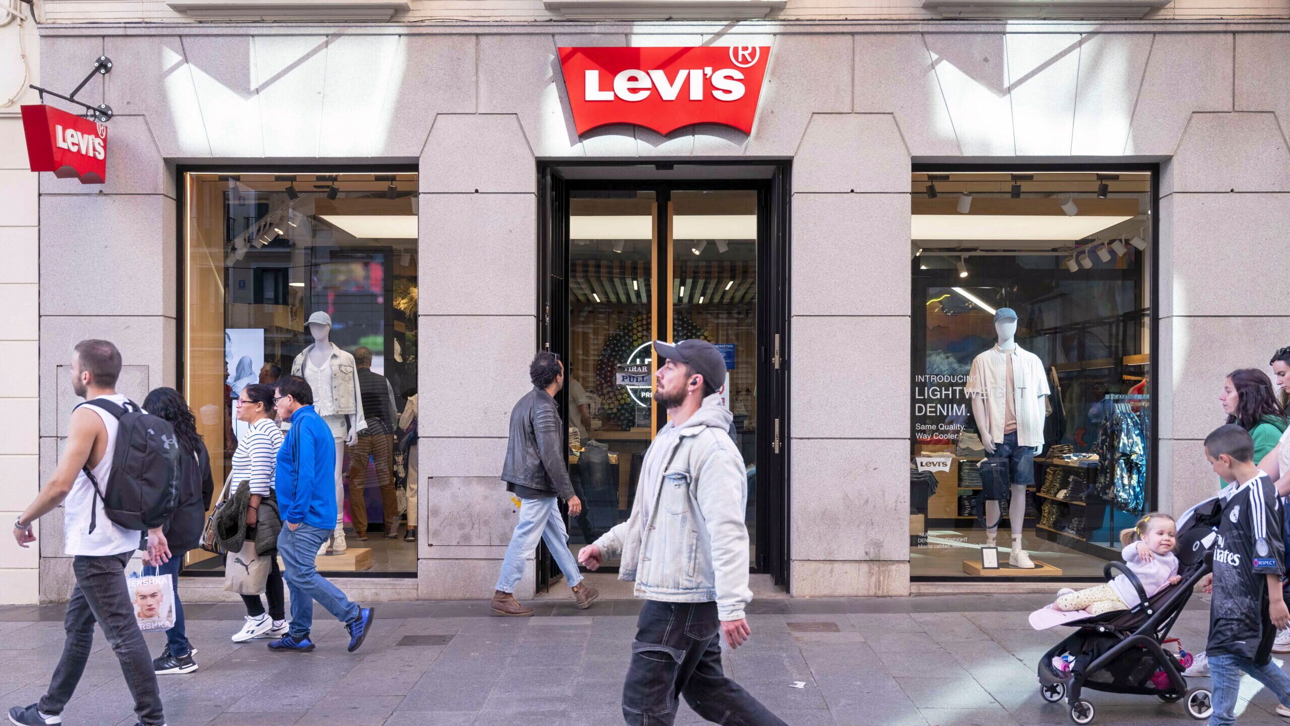 Photo of a Levi's storefront.
